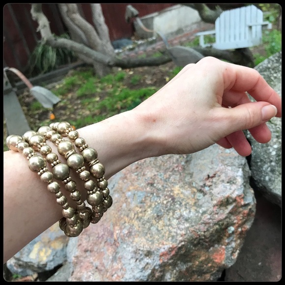 Gold coiled bracelet - Picture 5 of 5